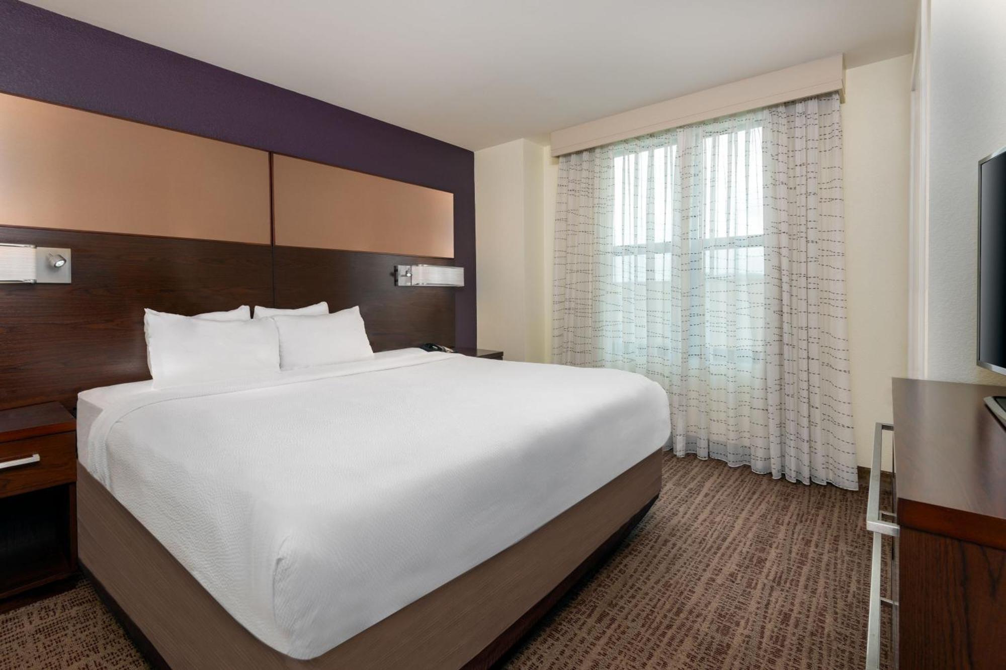 By Marriott Downtown 3* Charlottesville