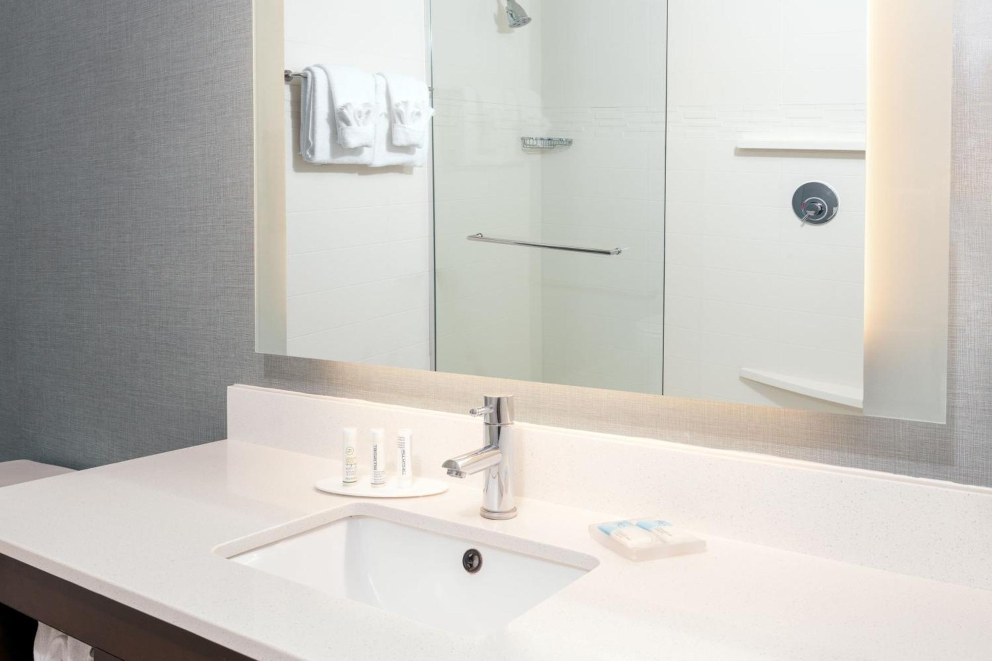 By Marriott Downtown Hotel