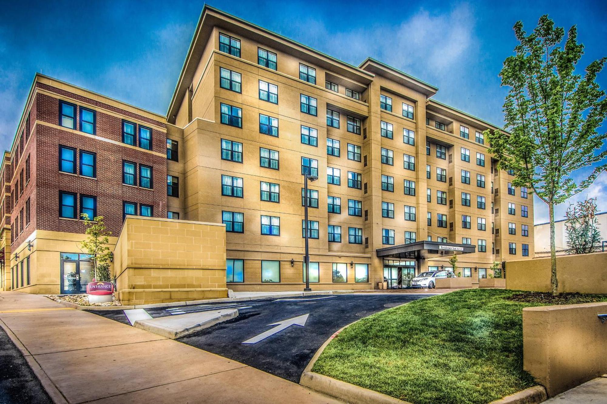 By Marriott Downtown Hotel