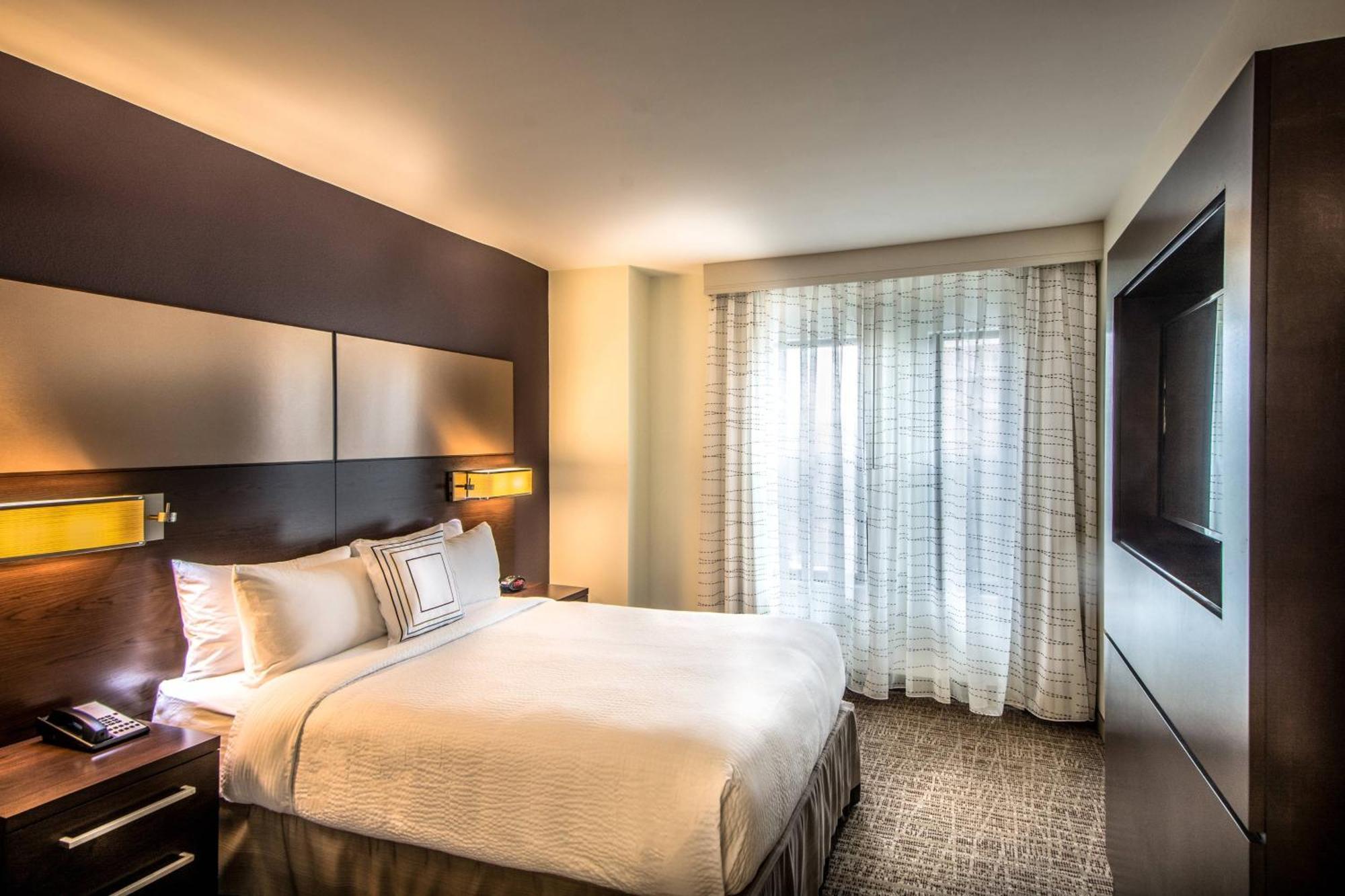 By Marriott Downtown 3*